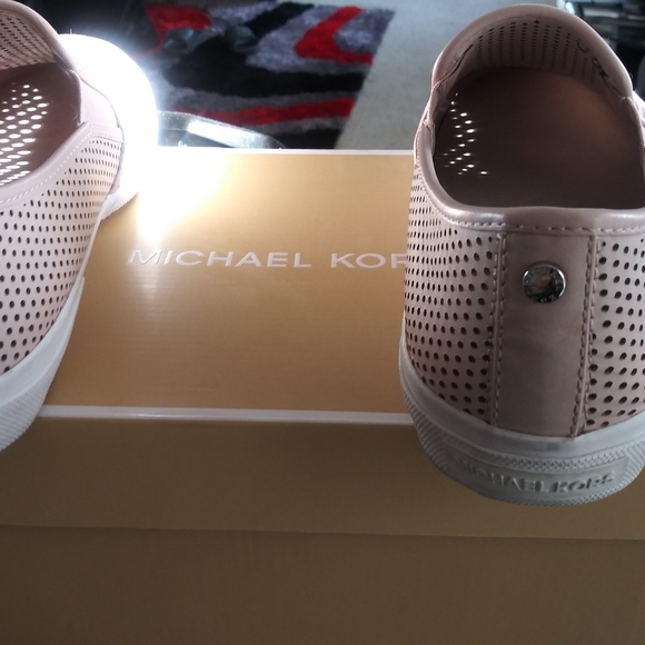 Michael Kors Keaton Chain Mech Slip on Sneaker - Picture 2 of 5